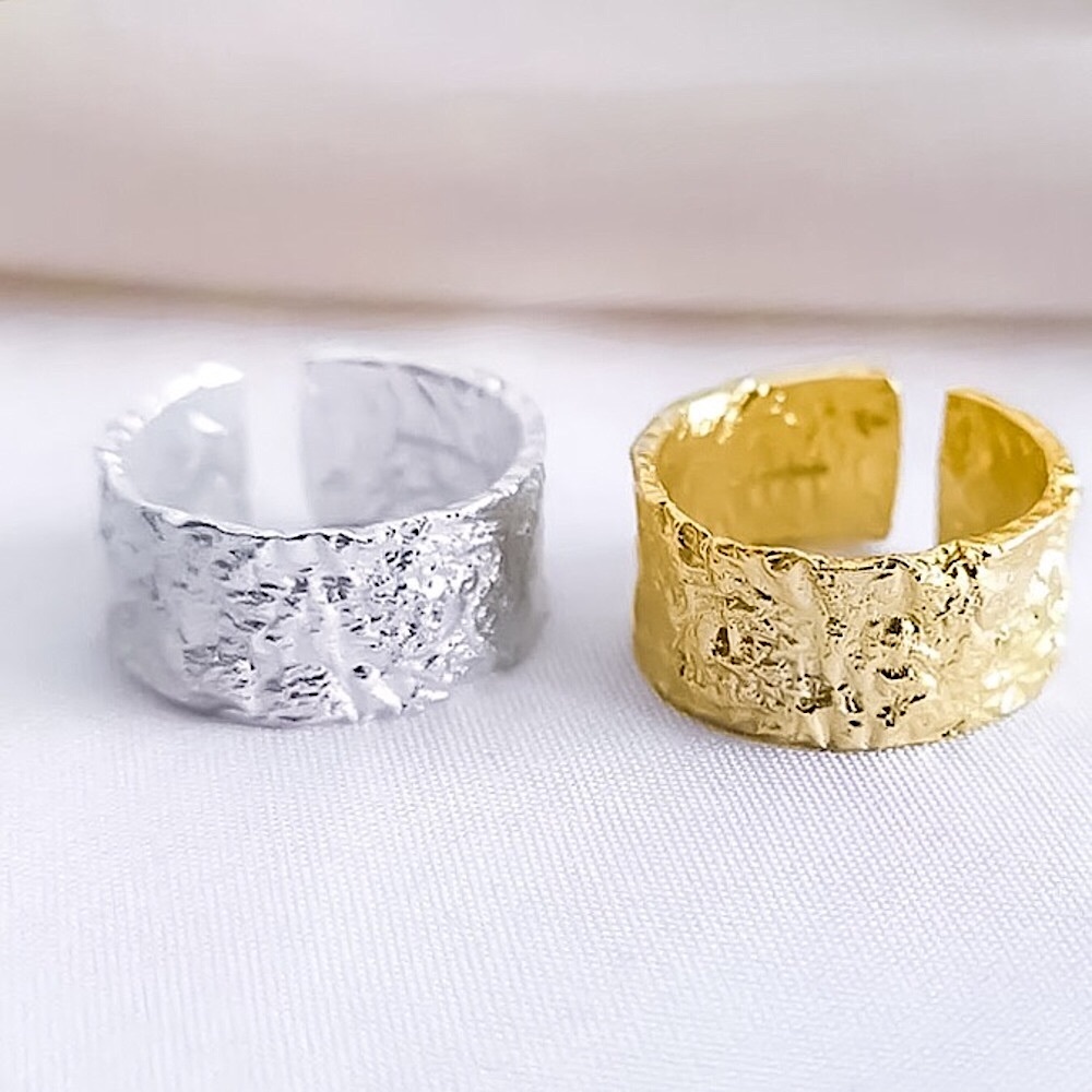 ⚜️[𝟯/$𝟯𝟴]⚜️Gold Textured Resizable Ring NEW - Picture 5 of 8